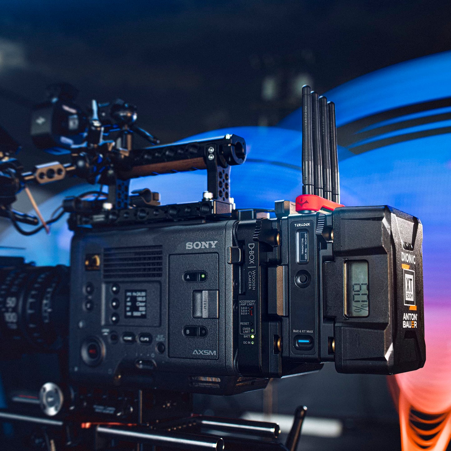 Teradek Bolt 6 LT 750 Wireless Transmitter and Receiver Kit, Video Transmission System with Zero-Delay and 10-Bit HD Video, 3G-SDI/HDMI, Up to 4Kp30 / 1080p60, 750FT Range