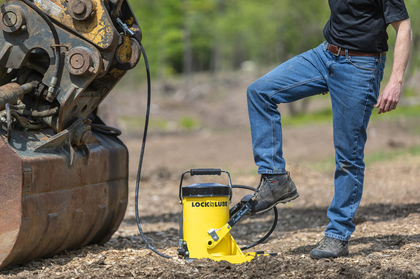 G.Gun Grease Gun - Fast & Easy Greasing. 10,000psi Output. Hands Free Foot Operation & Pressure Relief Valve. Mess & Waste Free, with G.Coupler & 2m Hydraulic Hose. Heavy Duty Industrial Strength
