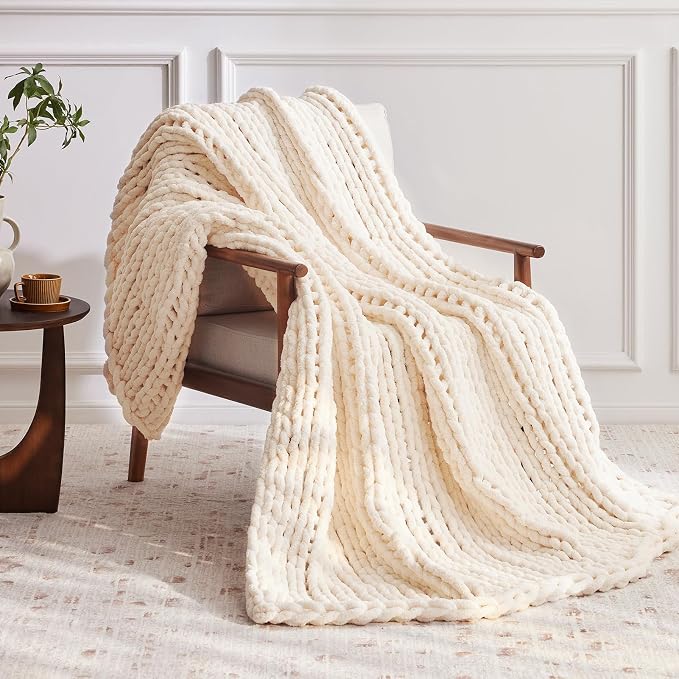 Negwoo Chunky Knit Throw Blanket, 40''*50'' Knitted Throw Chenille Yarn for Bed Couch, Handmade Cream Crochet Big Thick Blanket, Machine Washable Cute Comfy Blanket for Home Decor