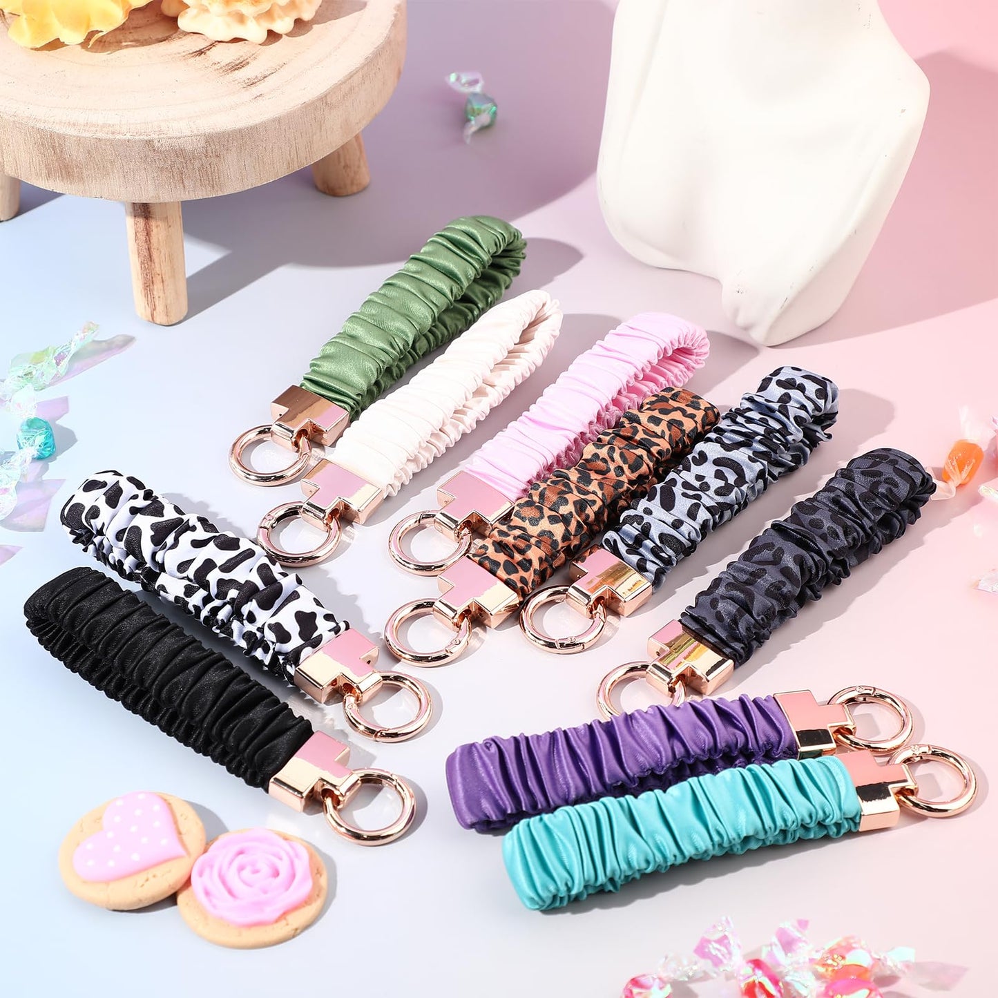 Sylixonae Cute Scrunchie Keychain Wristlet for Women & Men - Stretchy Car Key Holder with D Ring for Gym, Shopping, Travel (Black Leopard)