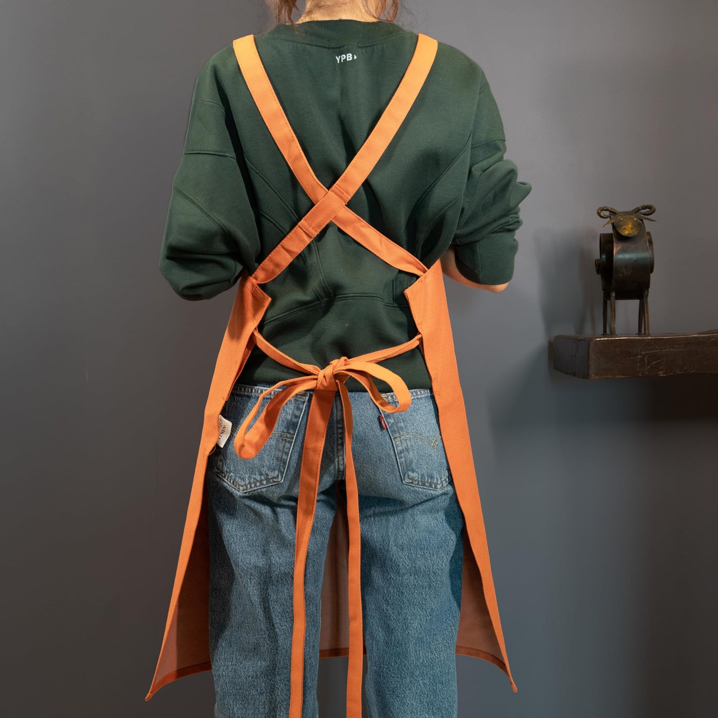 RUSTIQUE LINENS Ochre Cotton Cross Back Apron with Waterproof Inner Membrane and 2 Pockets for Men and Women – Adjustable Water Resistant Chef Apron for Cooking, Baking, BBQ, or Work
