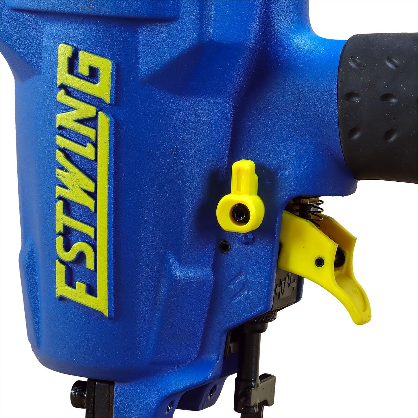 Estwing EFS16 Pneumatic 16-Gauge 1" Fencing Stapler with Adjustable Metal Belt Hook, 1/4" NPT Industrial Swivel Fitting, and Bag