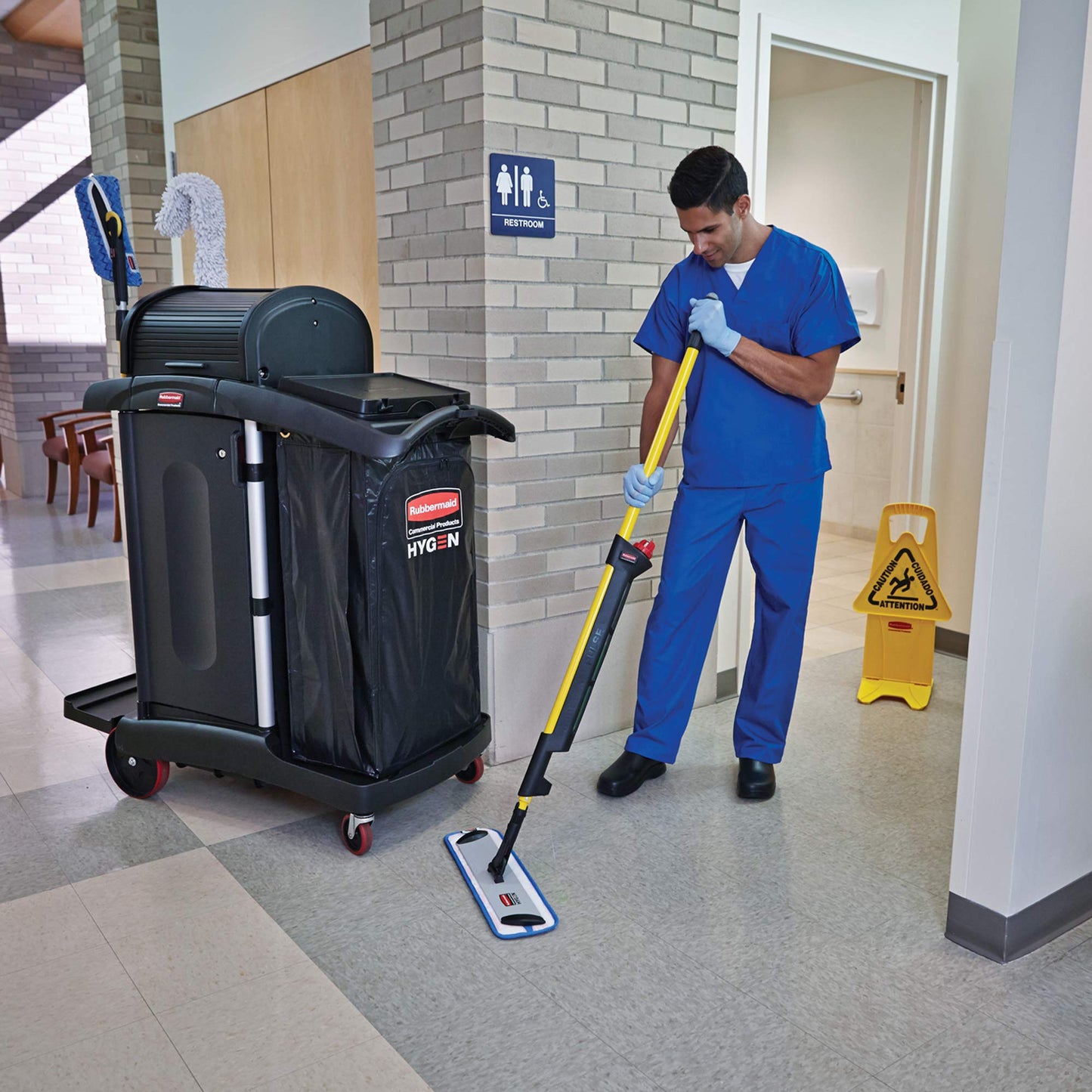 Rubbermaid Commercial Products HYGEN Pulse Single Sided Microfiber Spray Mop Kit for Hardwood/Tile/Laminated Floors Yellow Perfect for Kitchen/Lobby/Bathroom Cleaning