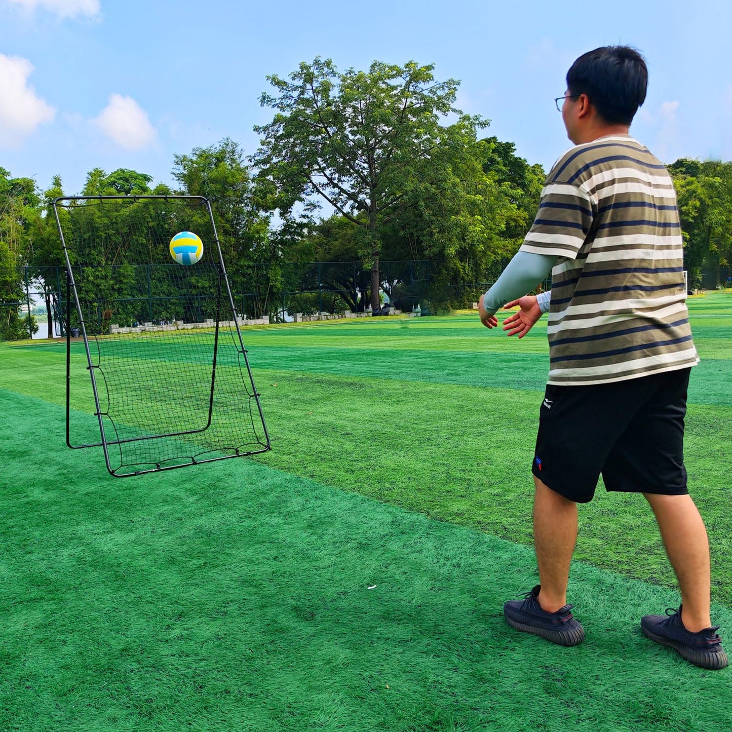 Adjustable Volleyball Rebounder Net 4x7ft, Bounce Back Practice Equipment for Practicing Volleying, Bumping, Spiking-with Volleyball&Bag