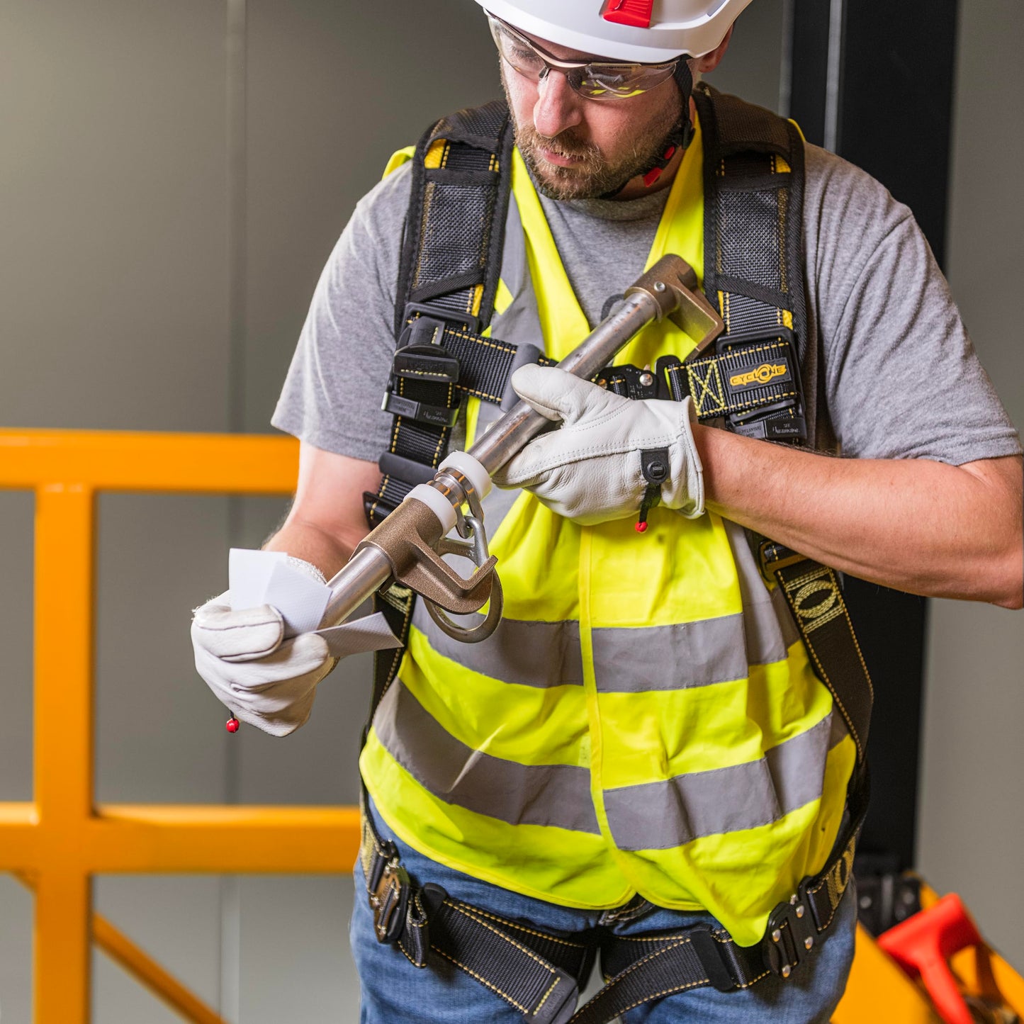 Guardian 00103 Beamer 2000 | Horizontal Beam Anchor | Fits 6 to 16 Inch Beams up to 1.25 Inches Thick | Tool Free Installation | OSHA and ANSI Compliant