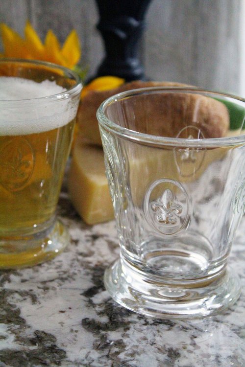 La Rochere Fleur De Lys Glass Tumbler Set of 6 – Classic French Drinking Glasses with Embossed Royal Lily Motif – Pressed Glass Tumblers for Water, Juice & Everyday Entertaining (8.5 Oz)
