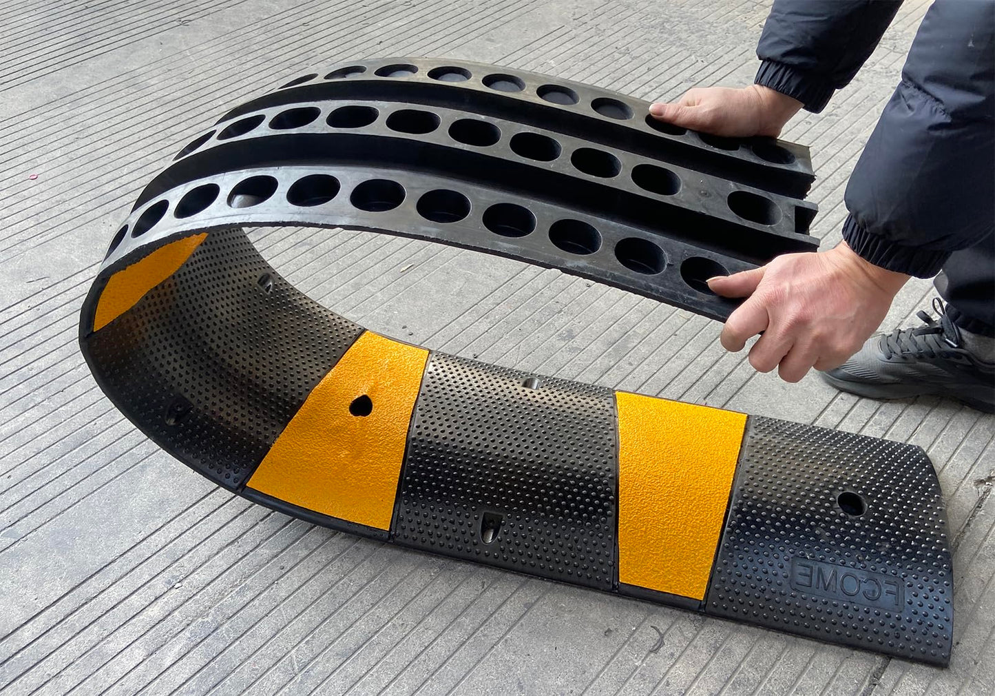 F COME Rubber Speed Bump 6 Feet Rubber Driveway Modular Heavy Duty Speed 72.4 x 12 x 2.4 Inch Cable Protector Ramp for Garage Gravel Roads Asphalt Concrete, 6Ft-Speed Bump (2 pack 6ft speed hump)