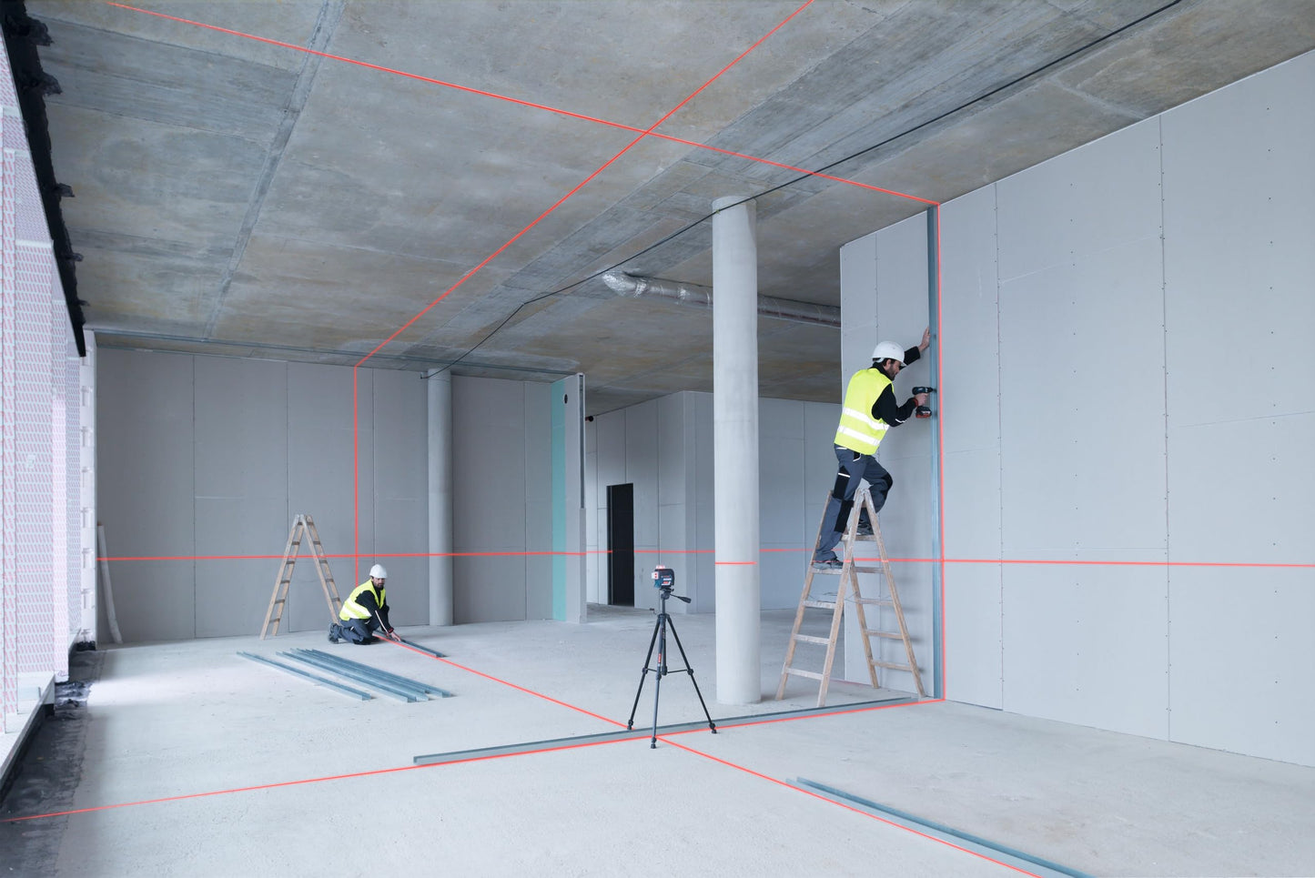 BOSCH GLL3-330C 200 Ft 12V Max Connected 360 Degree Three-Plane Leveling and Alignment-Line Laser, Includes 2.0 Ah 12V Max Lithium-Ion Battery & Charger, Heavy-Duty Pouch, & Accessories