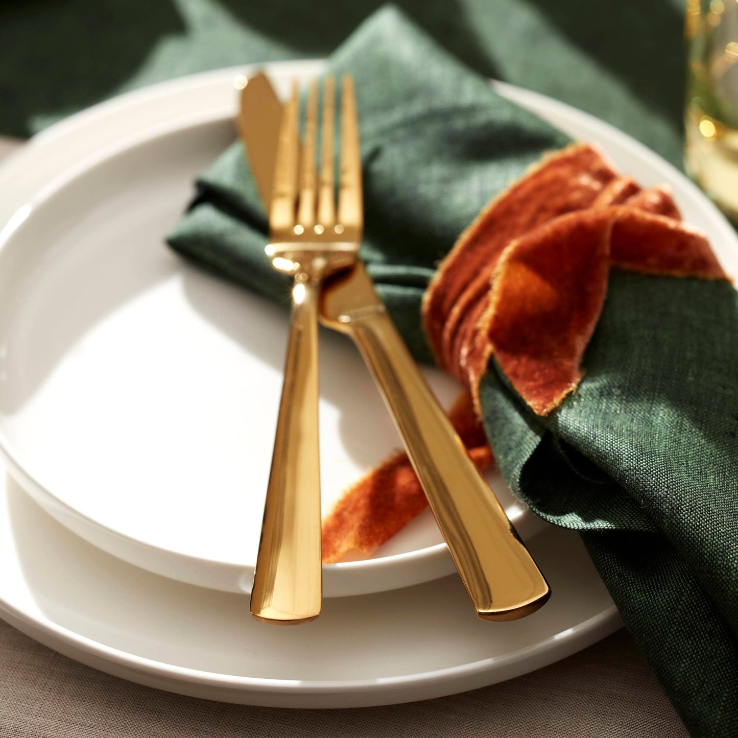 Oneida B1024020AL20 Aptitude Gold 20 Piece Everyday Flatware Set, Service For 4