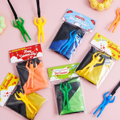 JOYIN 28 Pack Valentine's Day Parachute Toy with Cards, Army Soldiers Guys, No Battery Throwing Hand Toy for Kids Party Favor, Valentine’s Greeting Cards for Boys Girls