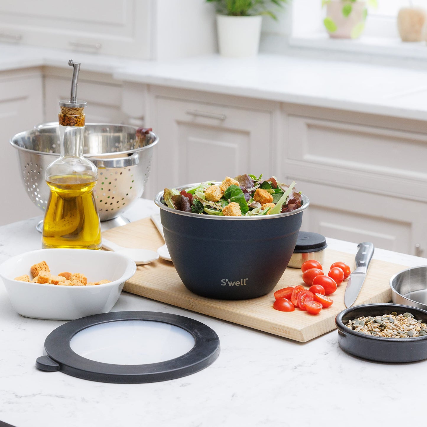 S'well lifetime brands europe limited Salad Bowl Kit, Azurite 1.9L - Salad Lunch Box with Condiment Container and Removable Tray - Leak-Proof and Dishwasher Safe,Black