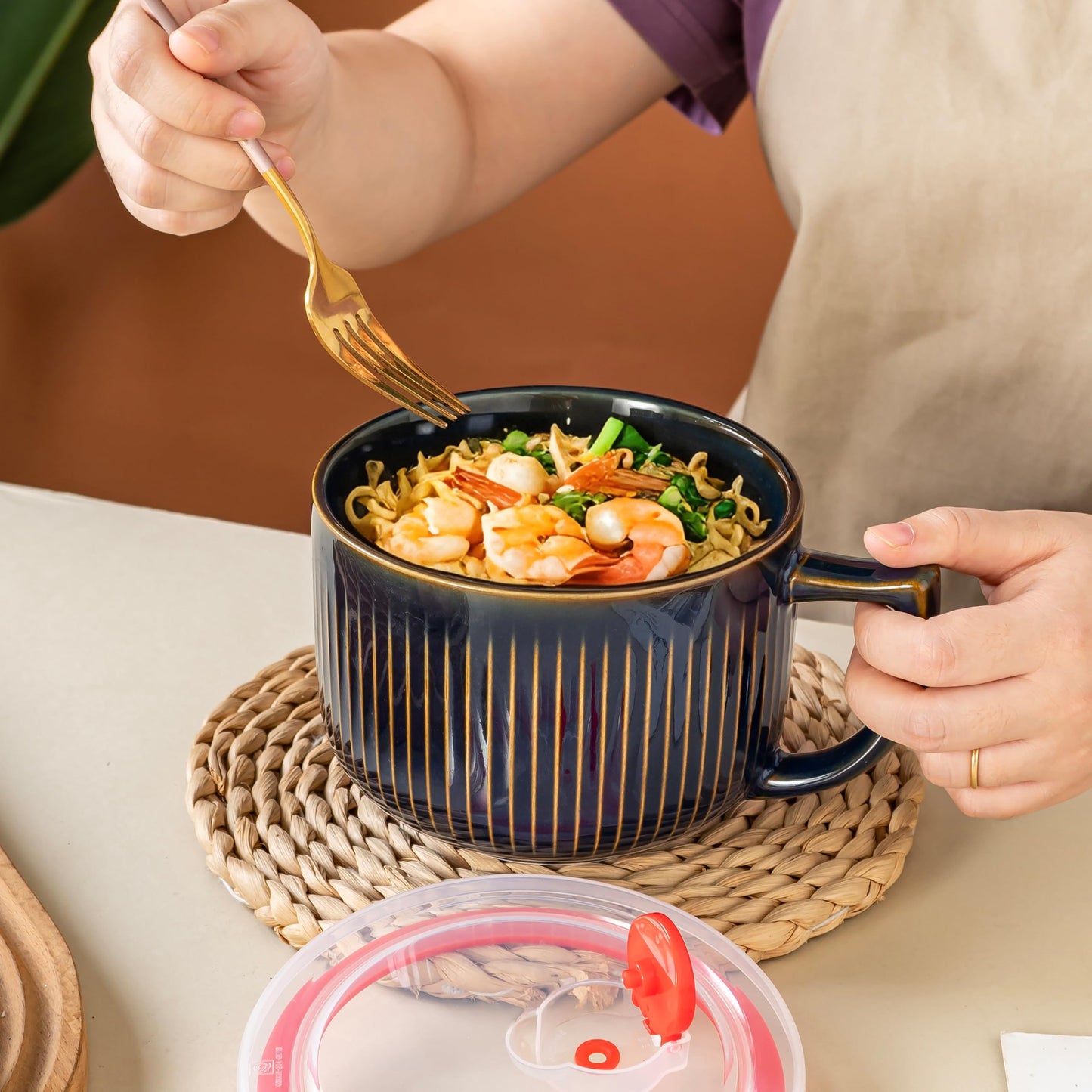 Pyrilo 38oz Blue Ceramic Soup Mug, Large Soup Bowl with Handle & Lid, Microwave & Dishwasher Safe Extra Large Soup Bowl with Lid for Cereal Oatmeal Ramen Instant Noodle Salad (1 Pack)