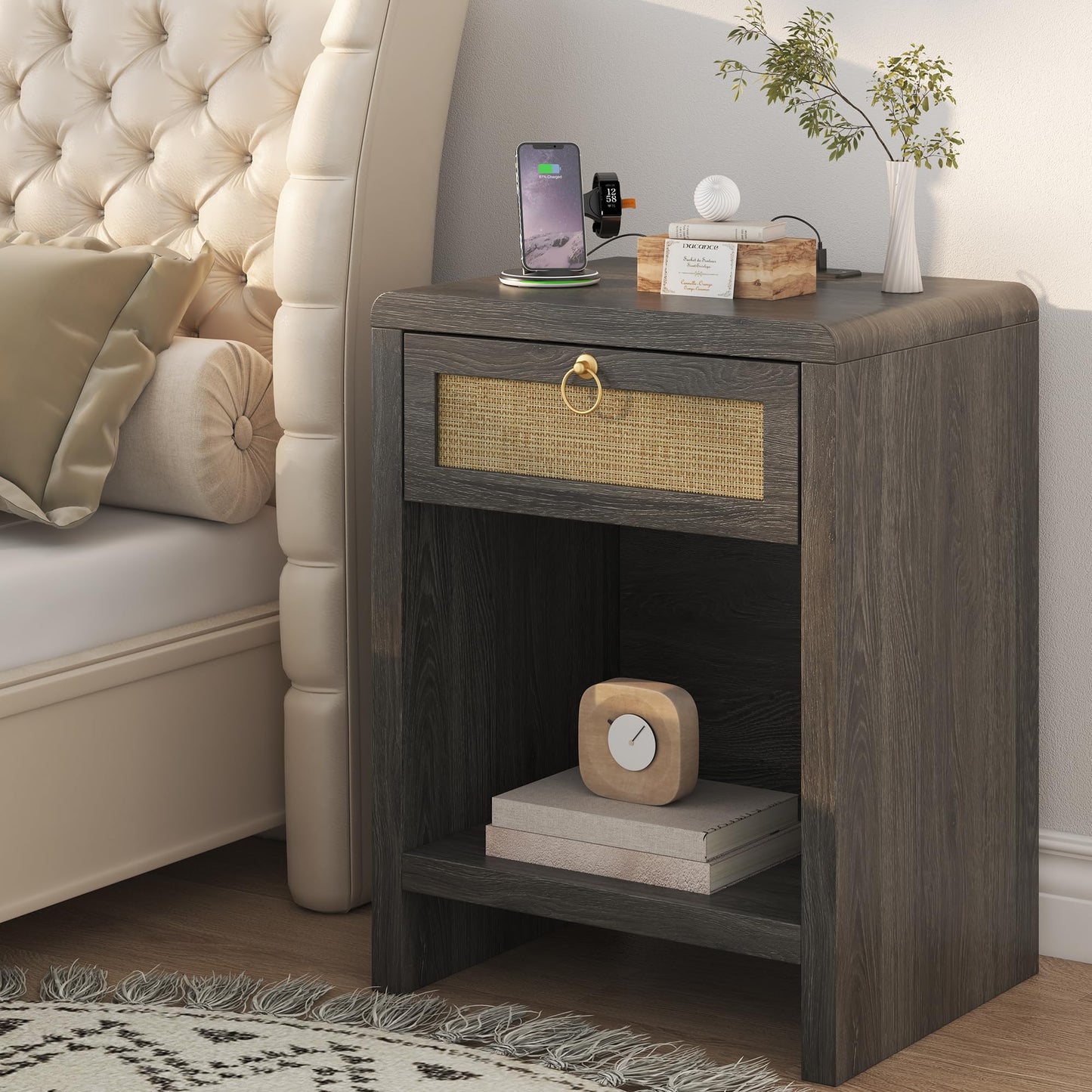 UNIQUITE Rattan Nightstand Bedside Table, Nightstand with Charging Station, Boho End Table with Drawer and Storage Shelf, Wood End Table Night Stand for Bedroom, Small Space, Grey Oak