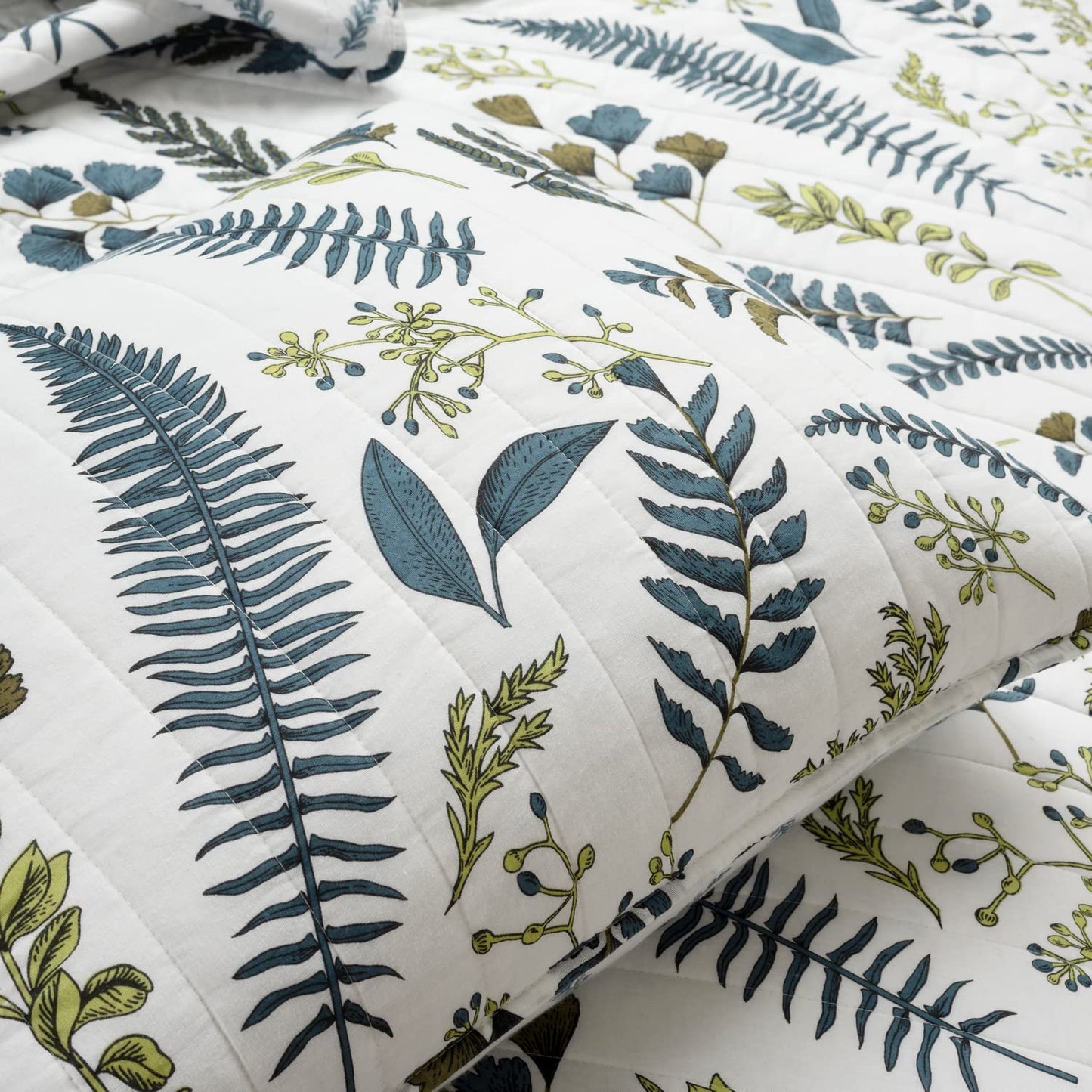 Lush Decor Devonia Allover Reversible Oversized 3 Piece Cotton Quilt Set, King, White & Green