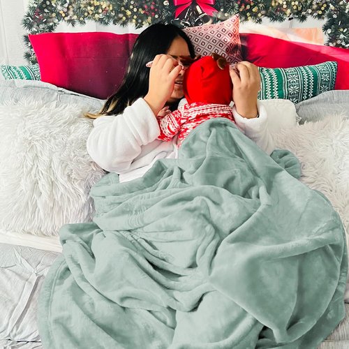 Bedsure GentleSoft Fleece Blanket - King Size Sage Green, 280GSM Soft & Cozy for Bed, Sofa, Travel