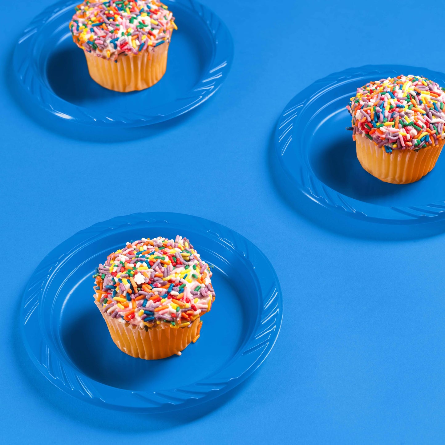 Munfix 6 Inch Blue Plastic Plates 100 Bulk Pack - Disposable Cake Plates for Dessert & Appetizers, BBQ, Party, Travel and Events, Microwavable Recyclable