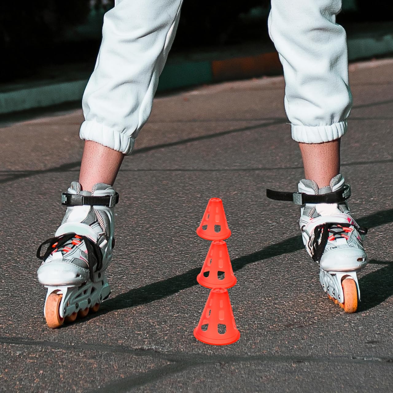 BESPORTBLE 20Pcs Mini Training Cones for Roller Skating Practice Windproof Sports Marker Cones 3.14In Diameter Lightweight Outdoor Training Accessories for Skill Development