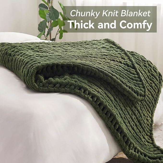 Negwoo Chunky Knit Throw Blanket, 80''*90'' Knitted Throw Chenille Yarn for Bed Couch, Handmade Green Crochet Big Thick Blanket, Machine Washable Cute Comfy Blanket for Home Decor