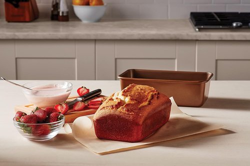 Calphalon Nonstick Bakeware - Rectangular Cake Pan, 9-Inch x 13-Inch for Effortless Baking