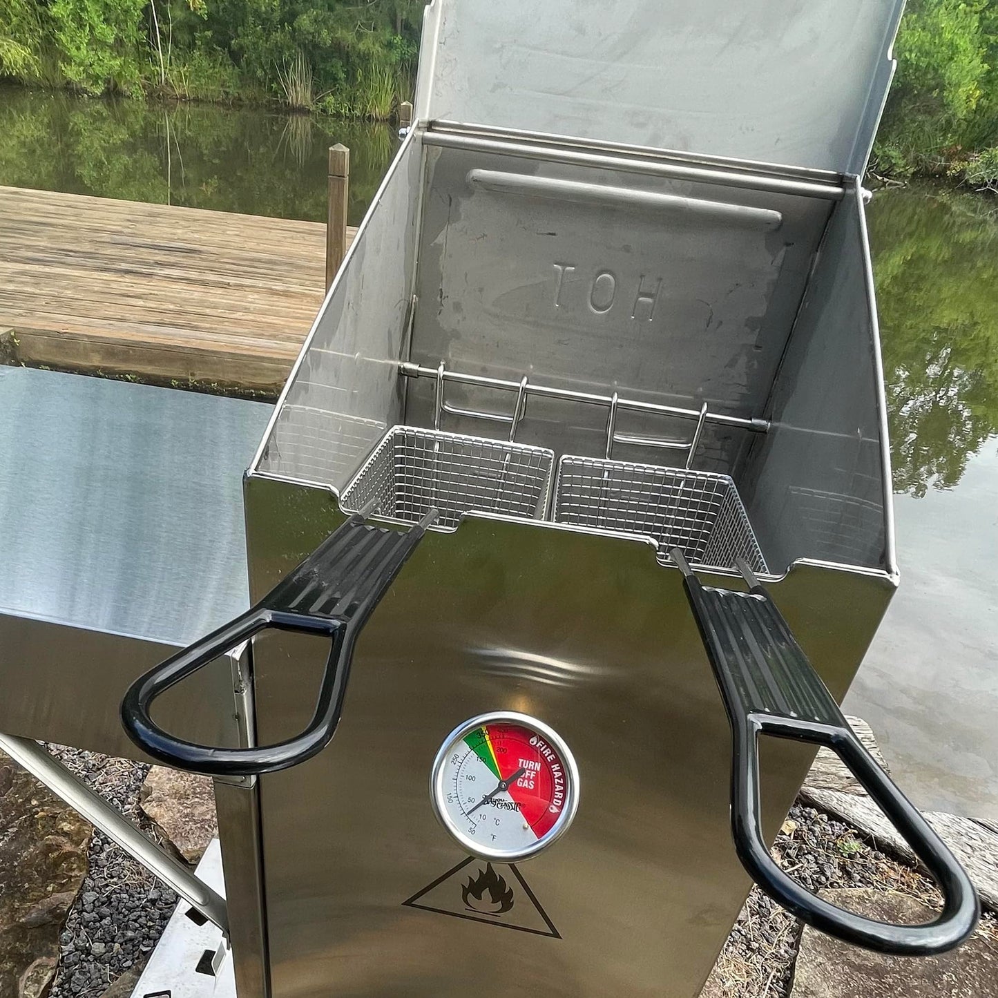 Bayou Classic 700-704 4-gal Stainless Bayou Fryer with Cart Includes 2 Stainless Mesh Baskets Fry Thermometer Drain Valve High Pressure Regulator w/ 48-in Stainless Braided LPG Hose