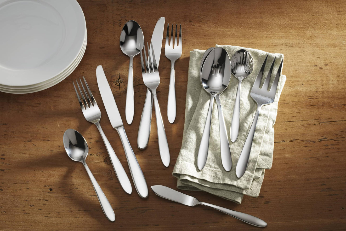 Oneida Silverware Set, Mooncrest 65-Piece Everyday Flatware Set, Service For 12, 18/0 Stainless Steel, Rust Resistant And Dishwasher Safe, Knives Spoons And Forks, Utensils (Silver, 65 Piece)