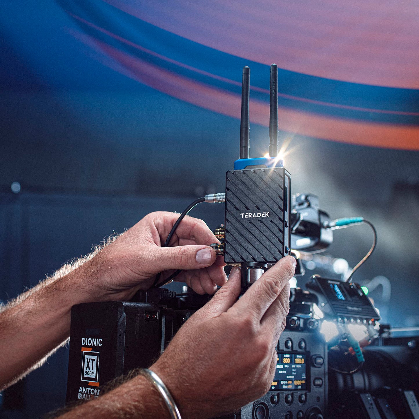 Teradek Bolt 6 LT 750 Wireless Transmitter and Receiver Kit, Video Transmission System with Zero-Delay and 10-Bit HD Video, 3G-SDI/HDMI, Up to 4Kp30 / 1080p60, 750FT Range