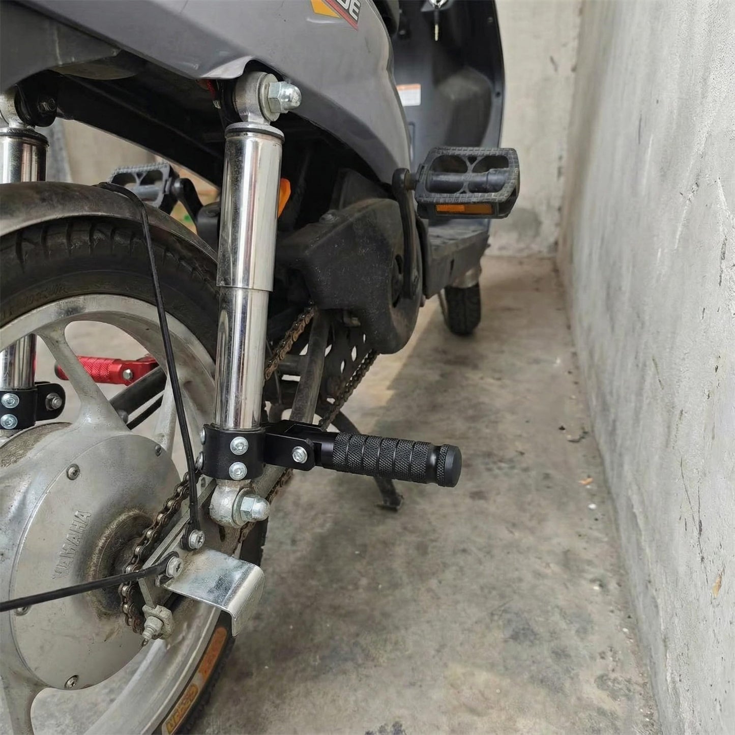 M8 Foldable Motorcycle Foot Pegs 2 Pack CNC Aluminum Footrest, 90° Fold Design Fits Mini Bike, Ebike, Dirt Pit Bike, Universal Passenger Rear Foot Pegs for Most Motorbike & Balance （Bike）