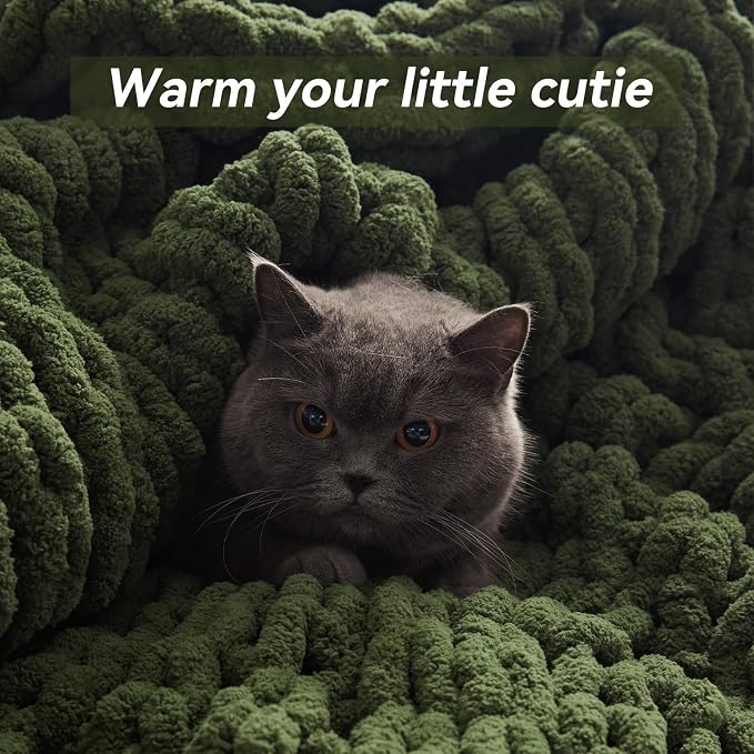 Negwoo Chunky Knit Throw Blanket, 40''*50'' Knitted Throw Chenille Yarn for Bed Couch, Handmade Green Crochet Big Thick Blanket, Machine Washable Cute Comfy Blanket for Home Decor