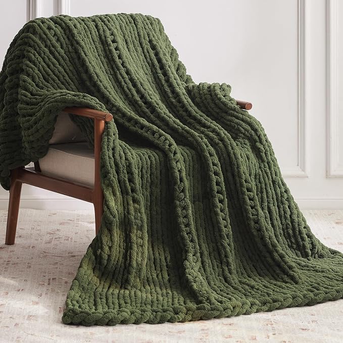 Negwoo Chunky Knit Throw Blanket, 60''*80'' Knitted Throw Chenille Yarn for Bed Couch, Handmade Green Crochet Big Thick Blanket, Machine Washable Cute Comfy Blanket for Home Decor