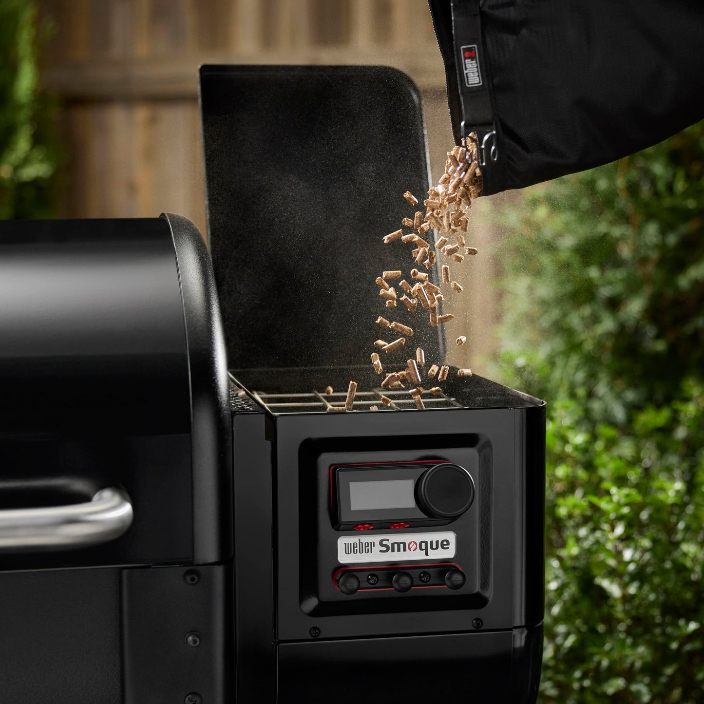 Weber Smoque™ XL 34‑Inch Pellet Smoker, Black – Outdoor BBQ Pellet Grill Up to 500 Degrees with SmokeBoost, SmoqueVent Airflow System & Rapid React PID Temperature Control
