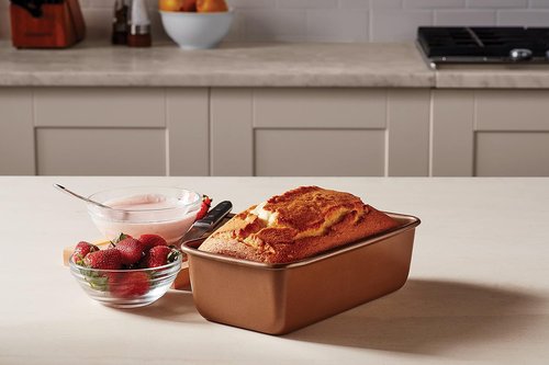 Calphalon Nonstick Bakeware - Rectangular Cake Pan, 9-Inch x 13-Inch for Effortless Baking