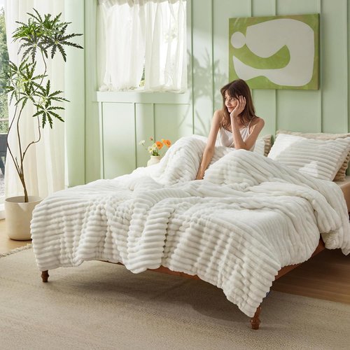 Bedsure Comforter Set - GentleSoft™ 3-Piece Fluffy White Queen Bedding Set | Cozy Striped Design, 90x90 Inches