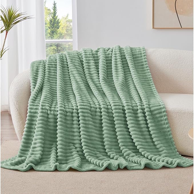 BEDELITE Fleece Throw Blanket for Couch - 300GSM Soft & Warm Fluffy Green Blanket, Decorative and Giftable Striped Blankets for Women, Men, 50"x70"