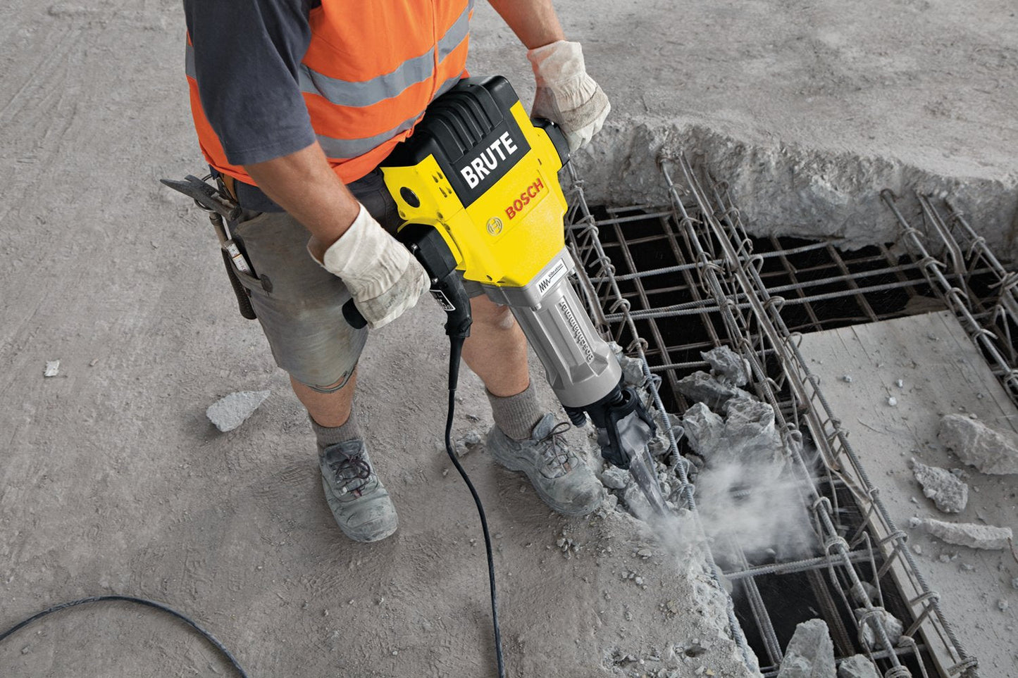 BOSCH BH2760VC Brute Breaker Hammer -1000 Blasts Per Minute, 35 Ft.-Lbs. Impact Energy, Vibration Control, Service Minderbrushes, Grease-Packed Gearbox - Ideal for Heavy-Duty Concrete and Asphalt Work