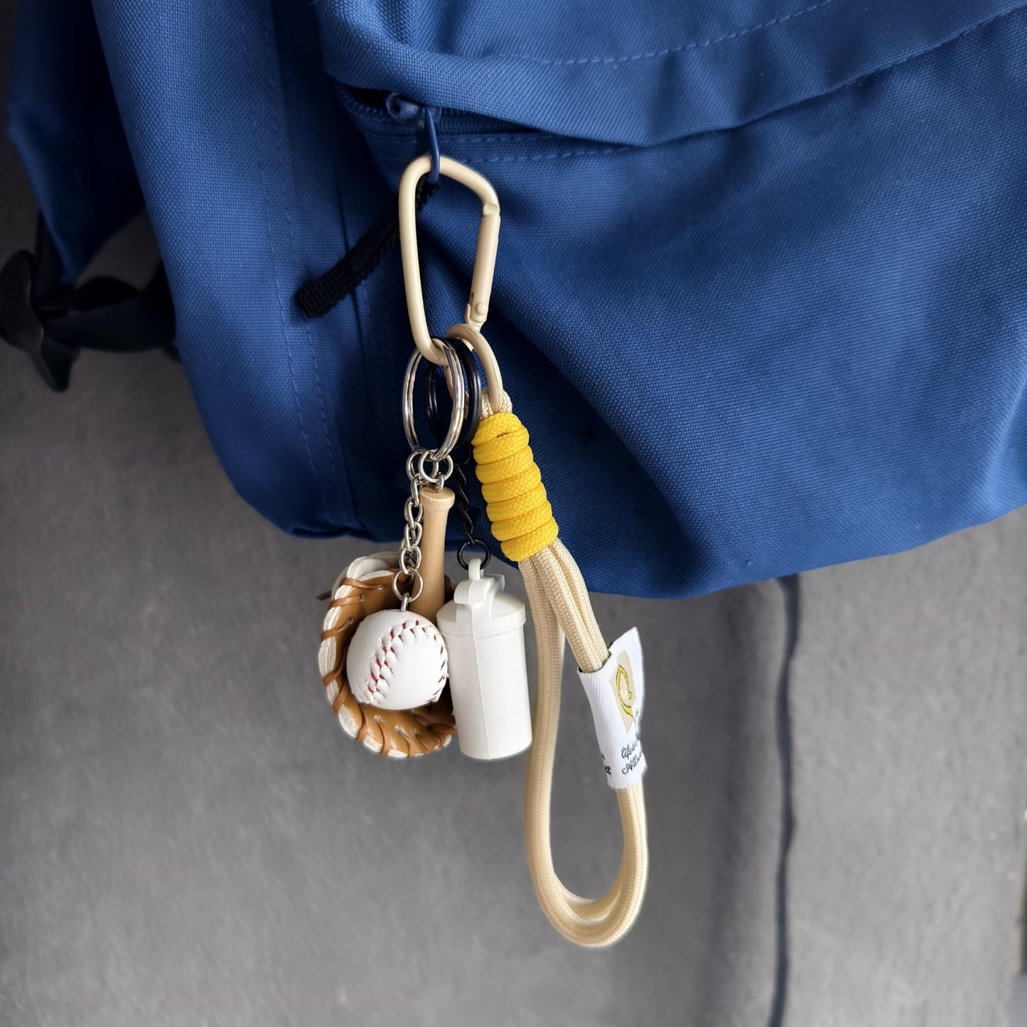 Baseball Keychain Bagpack Pendant Decorations with Mini Leather baseball Bat Keychain Sports Souvenir Favors,Gifts for Athletes (baseball)