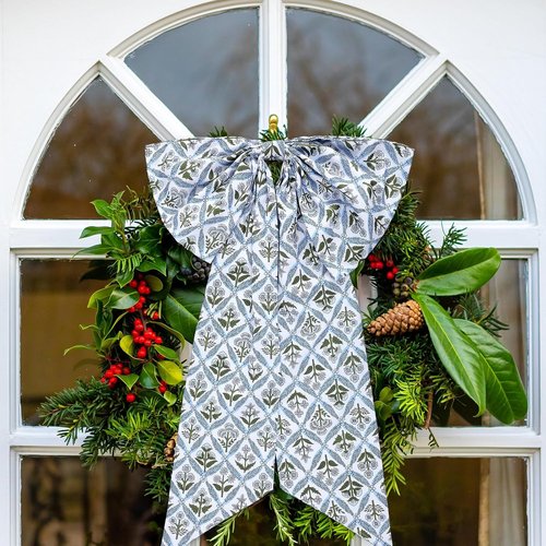 HunnmingRe Blue Block Print Bow Wreath Sash - 24 x 16 Inch Christmas Door Decor for Indoor/Outdoor Use