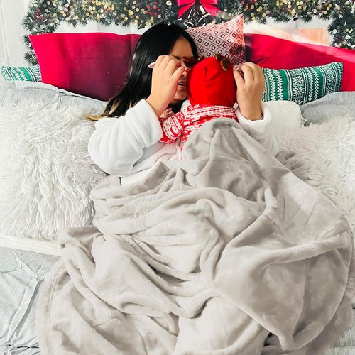 Bedsure Fleece Blanket - Soft, Lightweight Queen Size Plush Blanket for Bed, Sofa, Travel & Camping