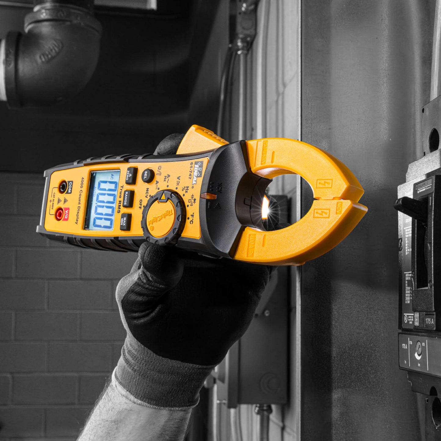 IDEAL Electrical 61-747 TightSight 400 Amp 600-Volt Digital Truerms AC/DC Clamp Meter, CAT III 600V, Dual Backlit Displays, Flashlight, NCV 40–600V, Temp, Continuity, Capacitance, Diodes, Probe Holder