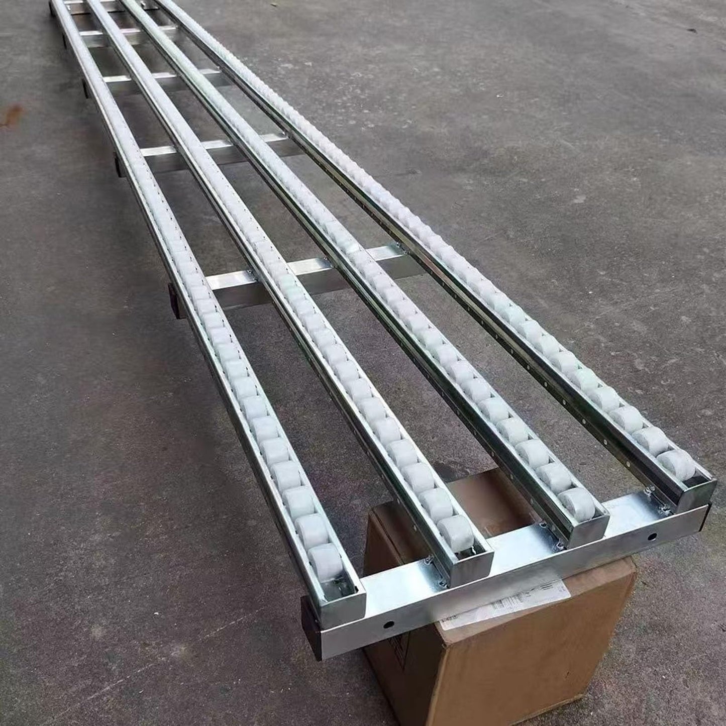 KYQFCJV Conveyor Roller Adjustable Stainless Steel Conveyor Roller Stand with Pulley Belt Unpowered 600/500/400mm Roller Line 24" Wide 14ft Long - Ideal for Material Handling
