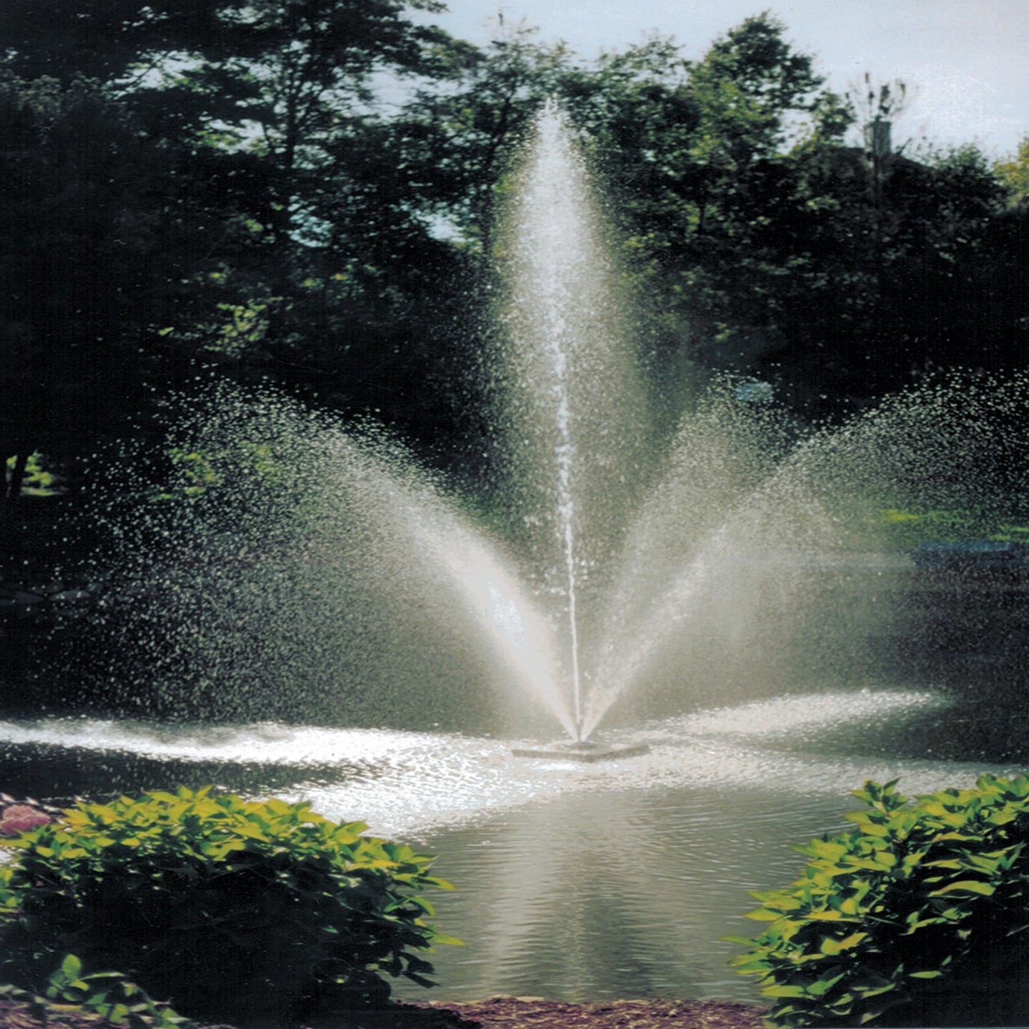Scott Aerator Clover Big Shot Fountain - 1/2 HP 230V Pond Aerator with 70 ft. Electric Cord |Efficient Pond Aeration System | Aerating Fountain for Lakes & Ponds |Decorative Pond Fountain