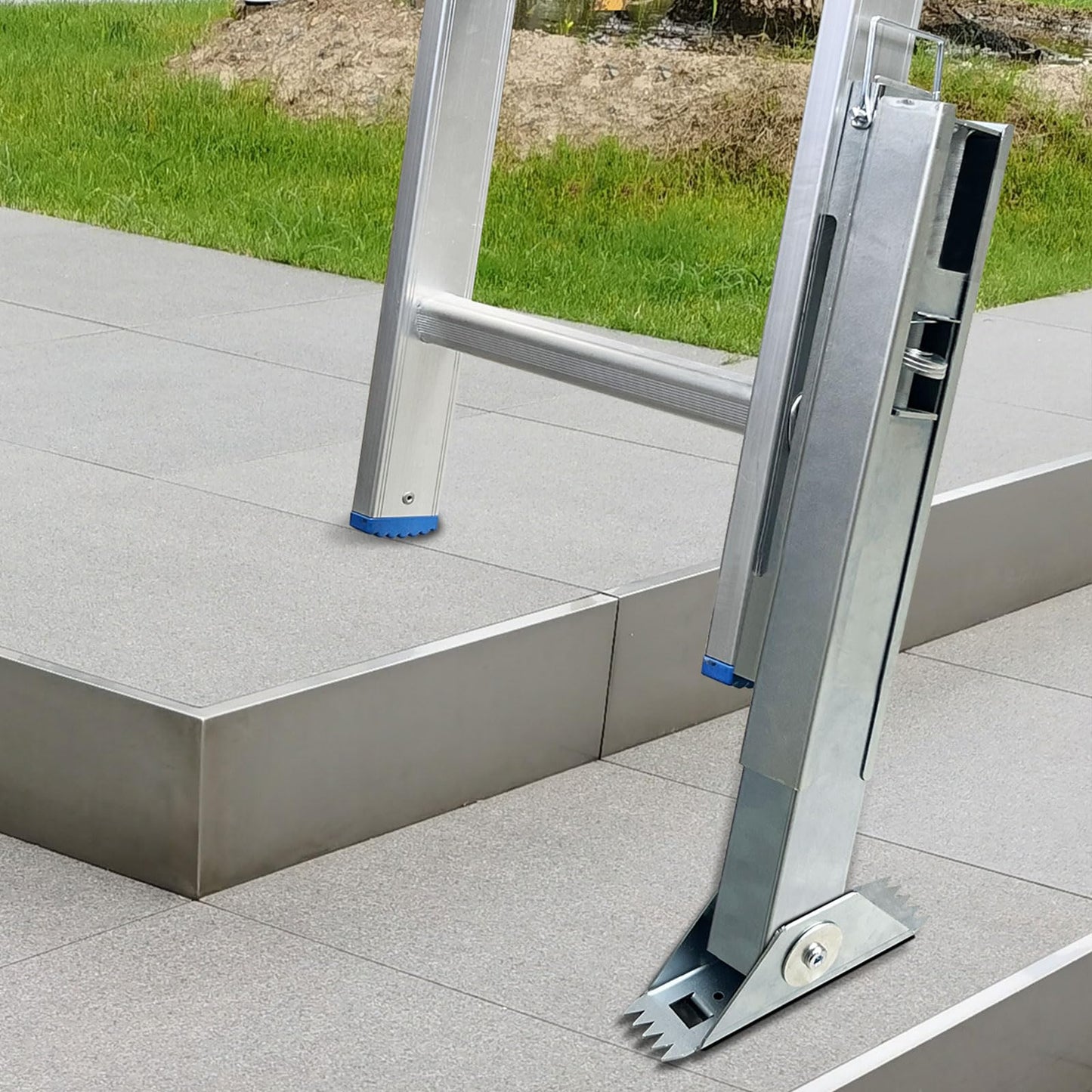 Ladder Leveler for Extension Ladder, Adjustable Extension Ladder Stabilizer Leg Ground Leveler, with Anti-Slip Pattern Steel Pole,Ladder Levelers for Extension Ladders(1 Piece)