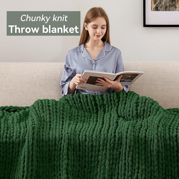 Negwoo Chunky Knit Throw Blanket, 40''*50'' Knitted Throw Chenille Yarn for Bed Couch, Handmade Grass Green Crochet Big Thick Blanket, Machine Washable Cute Comfy Blanket for Home Decor
