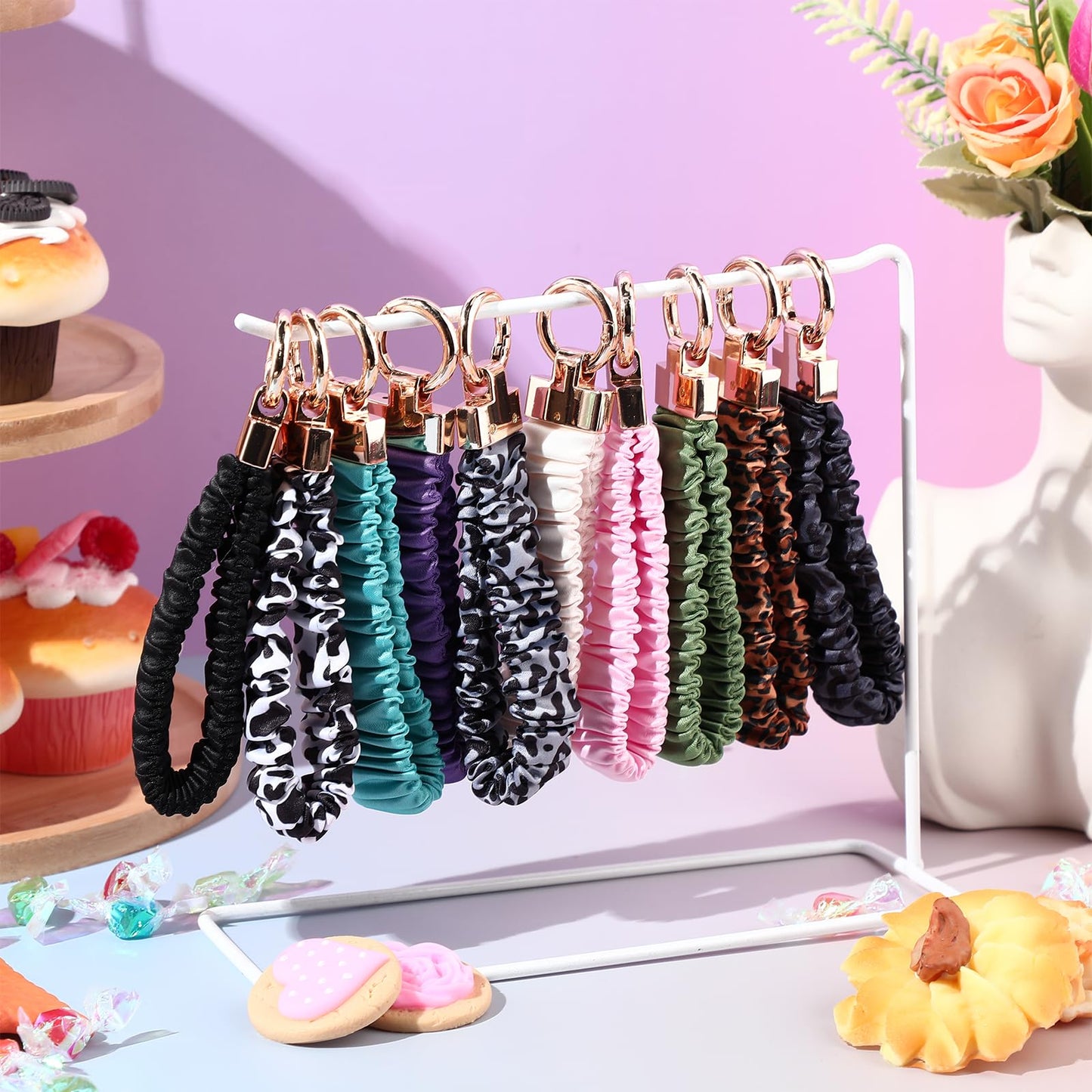 Sylixonae Cute Scrunchie Keychain Wristlet for Women & Men - Stretchy Car Key Holder with D Ring for Gym, Shopping, Travel (Black Leopard)