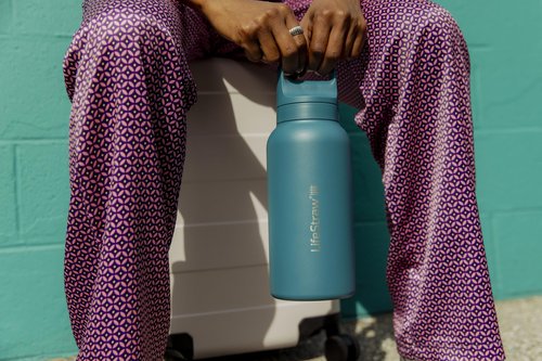 LifeStraw Go Series – Insulated Stainless Steel Water Filter Bottle for Travel and Everyday Use, Removes Bacteria, Parasites and Microplastics, Improves Taste, 1L Orchid Pink