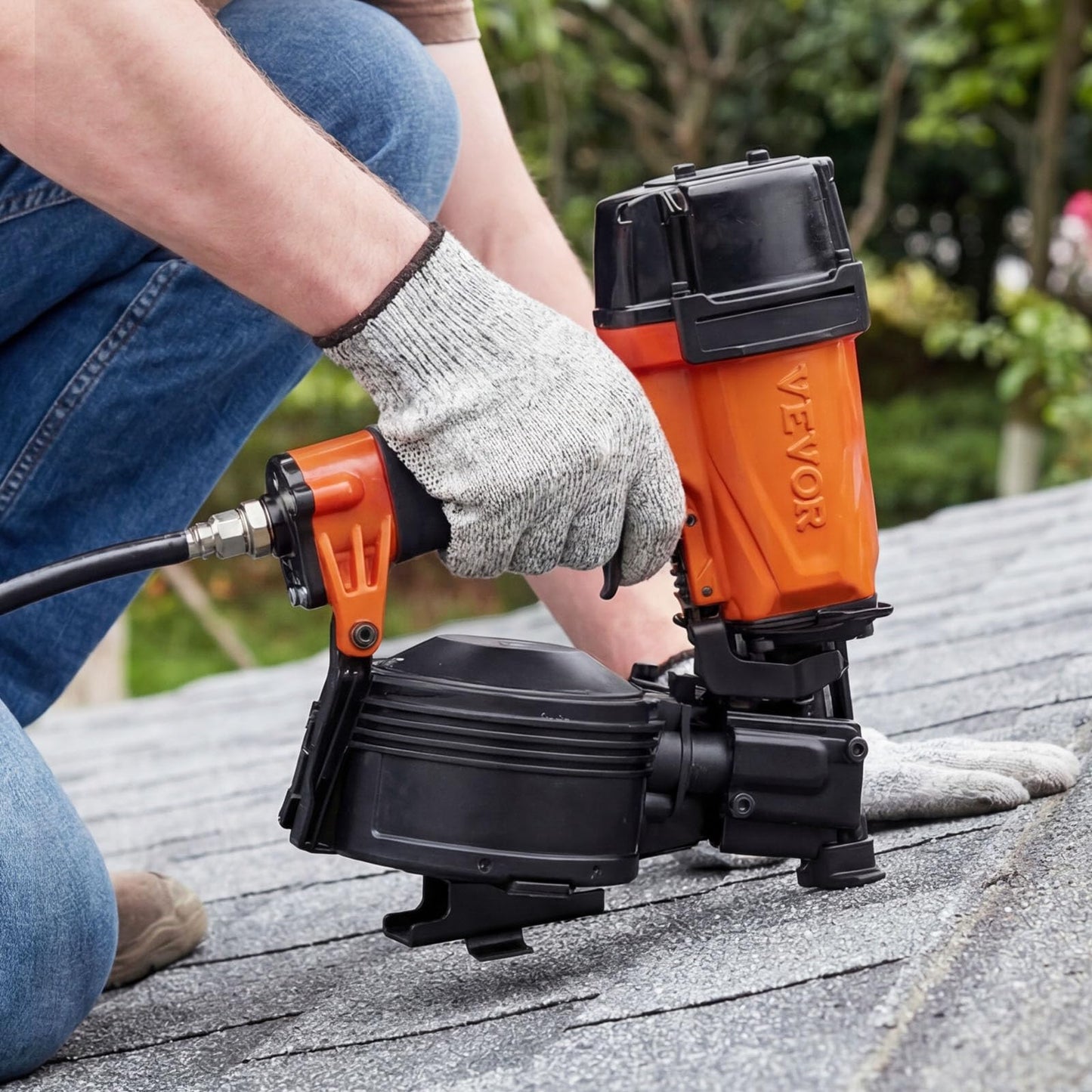 VEVOR Professional Roofing Nailer CN45N, 3/4" to 1-3/4" 15 Degree Air Roofing Nail Gun, 4–5 Nails/S Ultra-Fast Nailing, 70-110 PSI Pneumatic Coil Nailer for Asphalt Shingles, Roof Sheathing