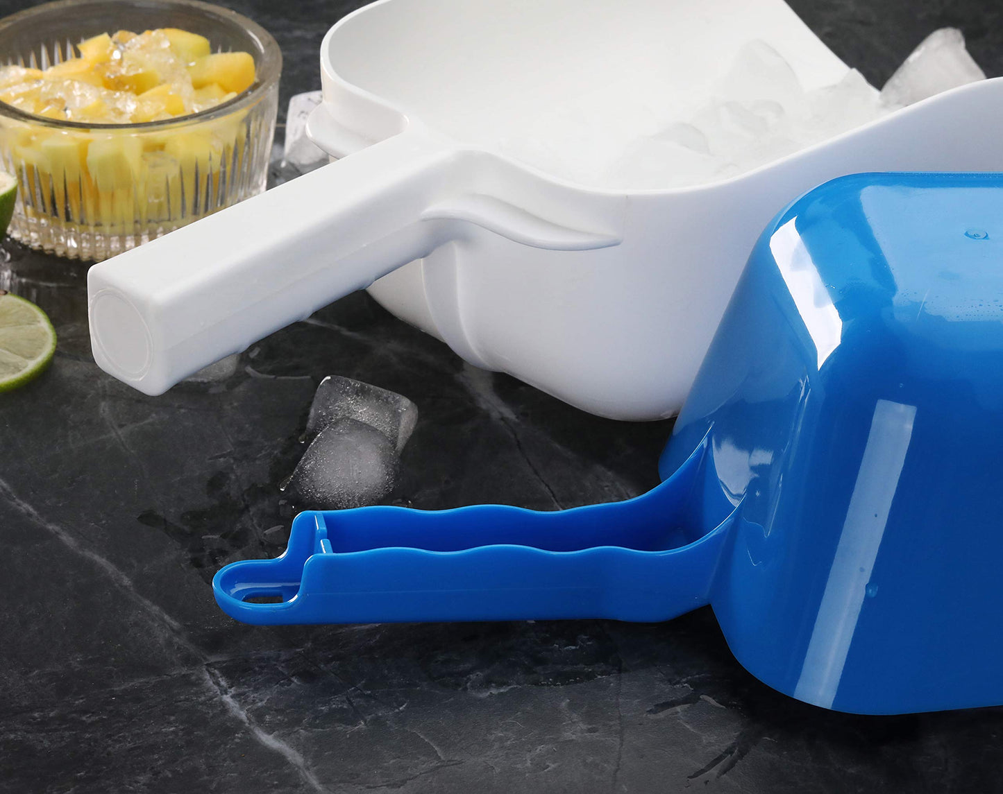 New Star Foodservice Commercial Grade Polycarbonate Plastic Utility Ice Scoop, Blue, 64 oz