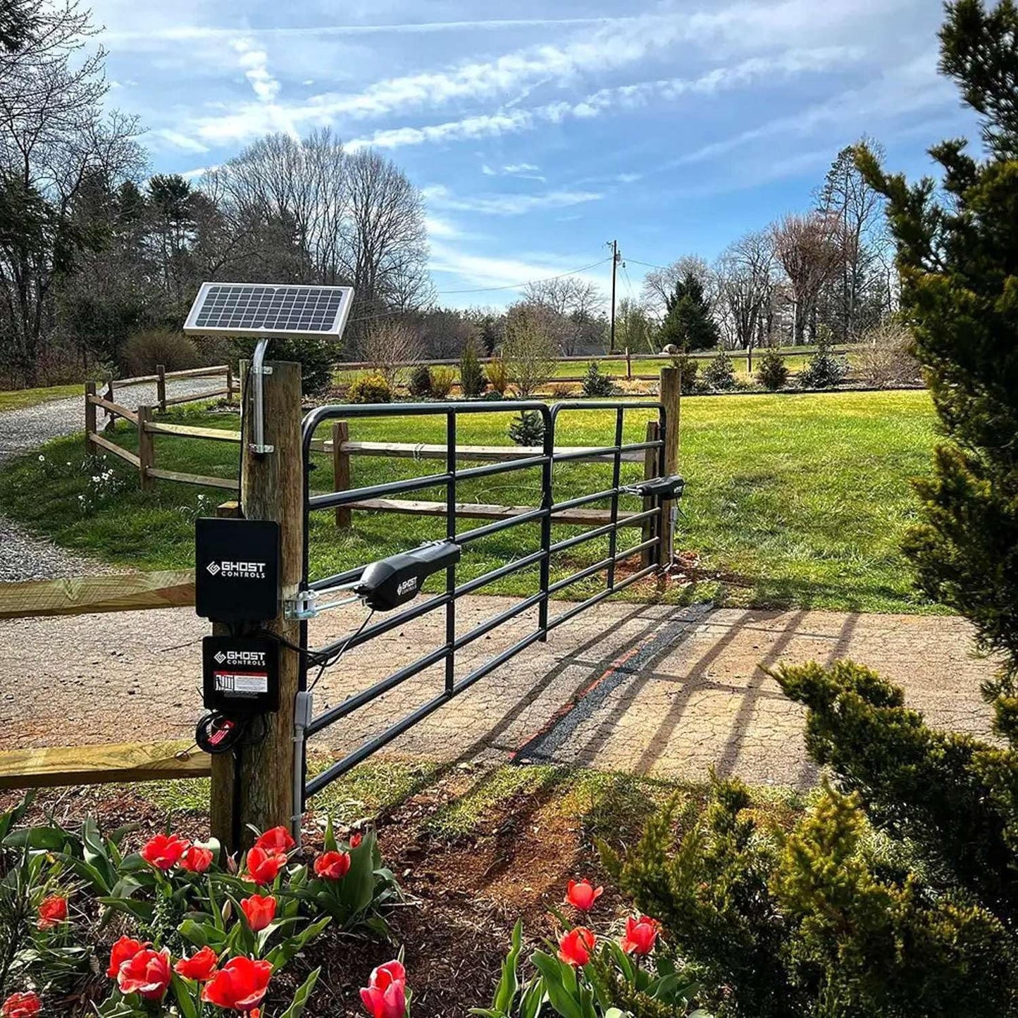 GHOST CONTROLS Solar Heavy-Duty Automatic Gate Opener Kit for Driveway Swing Gates with Long-Range Solar Gate Opener Remote - Model TSS1XP