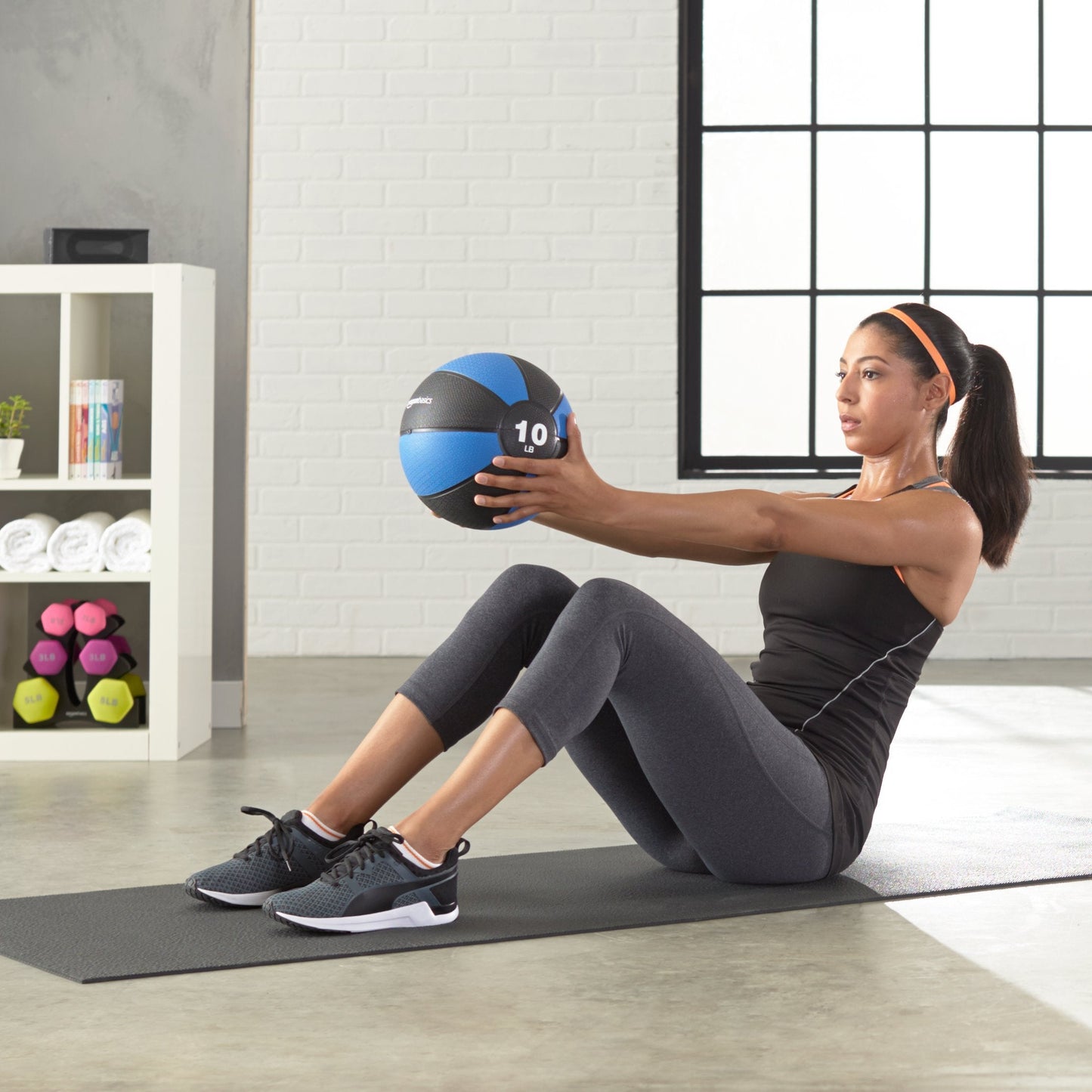 Amazon Basics Weighted Medicine Ball for Core Strength, Strength Training, Full-Body Workouts and Balance Exercises, 10 Pounds, Blue/Black, 9.3 inches