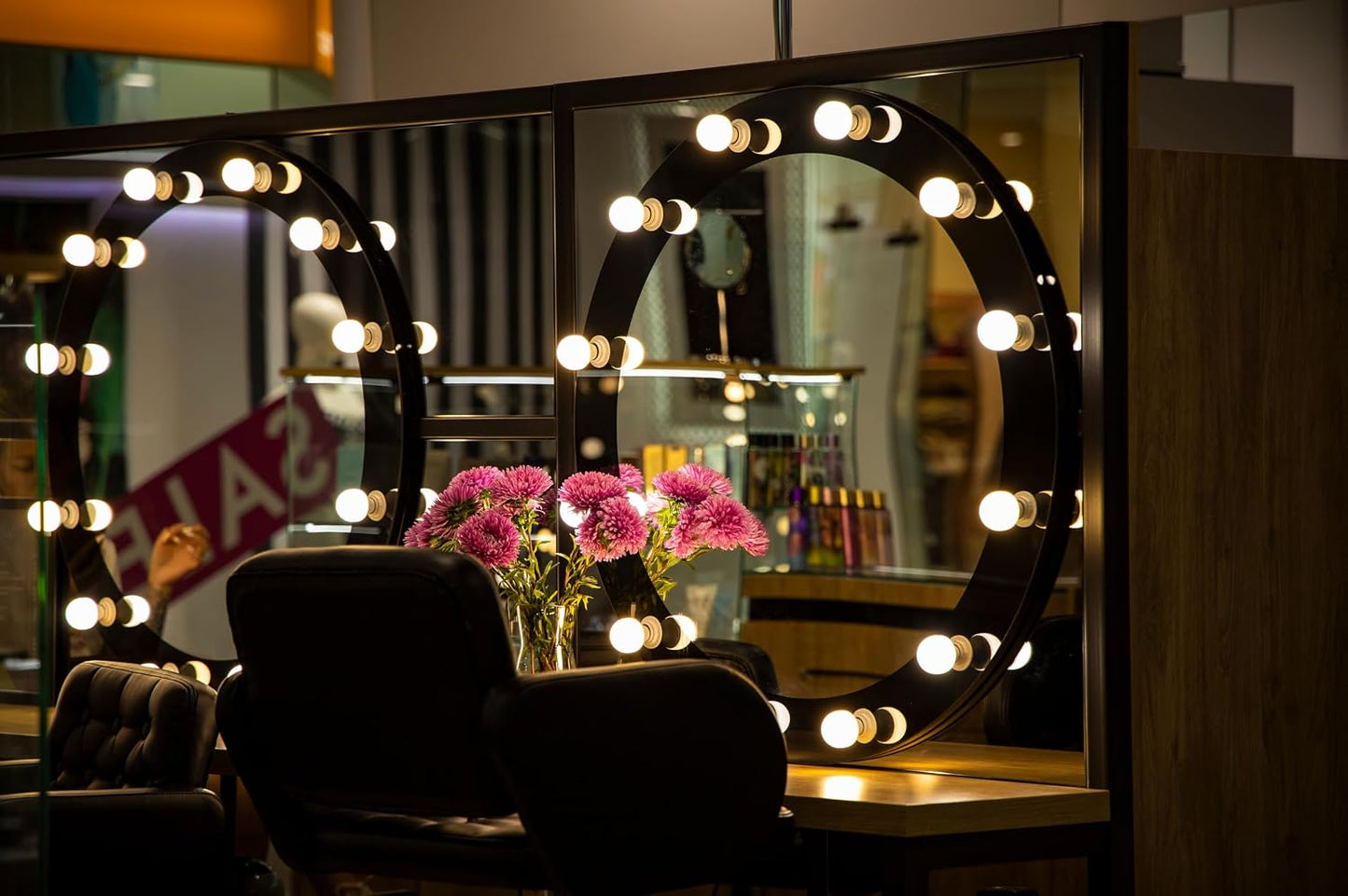 CHNYWORK 6ftx4ft Bulb Makeup Room Backdrop Beauty Salon Interior Mirror with Light Frame Dark Background Professional