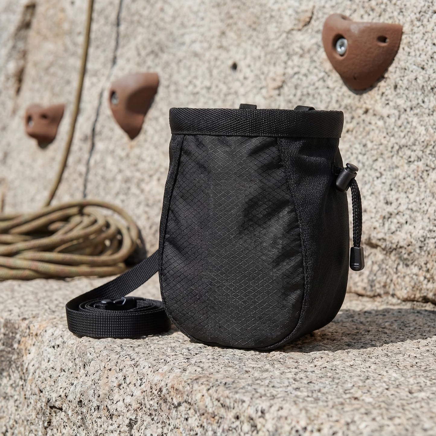 YERGOFE Climbing Chalk Bag for Rock Climbing - with Chalk Ball - Adjustable Black Chalk Bag Bouldering for Rock Climbing Equipment